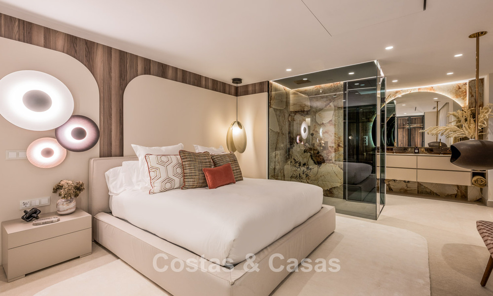 Stylish renovated apartment with sea views for sale in an exclusive beach complex in Los Monteros, Marbella East 778411