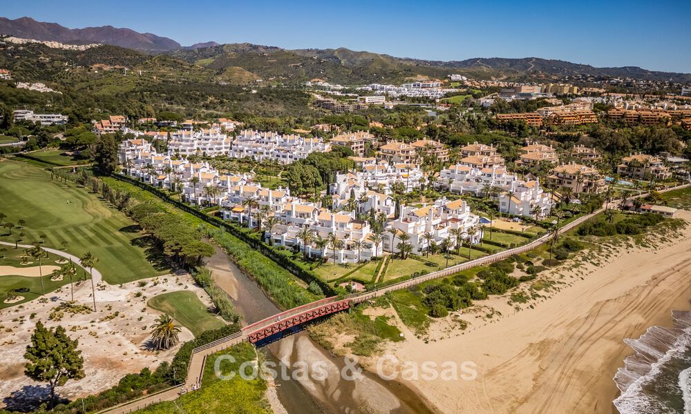 Stylish renovated apartment with sea views for sale in an exclusive beach complex in Los Monteros, Marbella East 778417