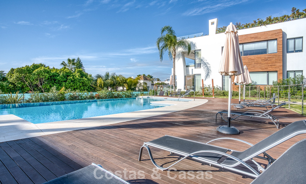 Luxurious duplex apartment for sale with sea views in a high-end Sierra Blanca complex on Marbella’s Golden Mile 774590