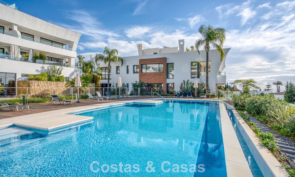 Luxurious duplex apartment for sale with sea views in a high-end Sierra Blanca complex on Marbella’s Golden Mile 774592