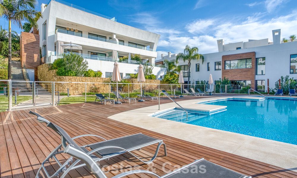 Luxurious duplex apartment for sale with sea views in a high-end Sierra Blanca complex on Marbella’s Golden Mile 774593