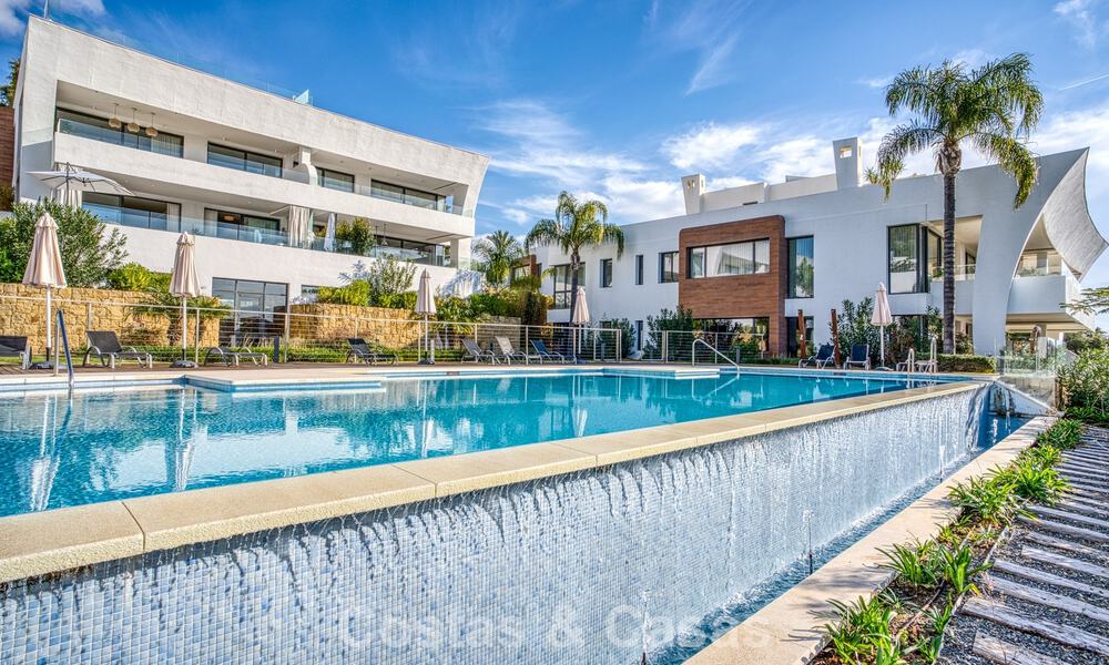 Luxurious duplex apartment for sale with sea views in a high-end Sierra Blanca complex on Marbella’s Golden Mile 774594