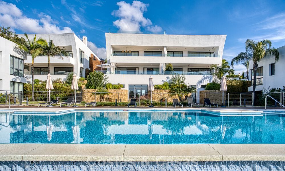 Luxurious duplex apartment for sale with sea views in a high-end Sierra Blanca complex on Marbella’s Golden Mile 774595
