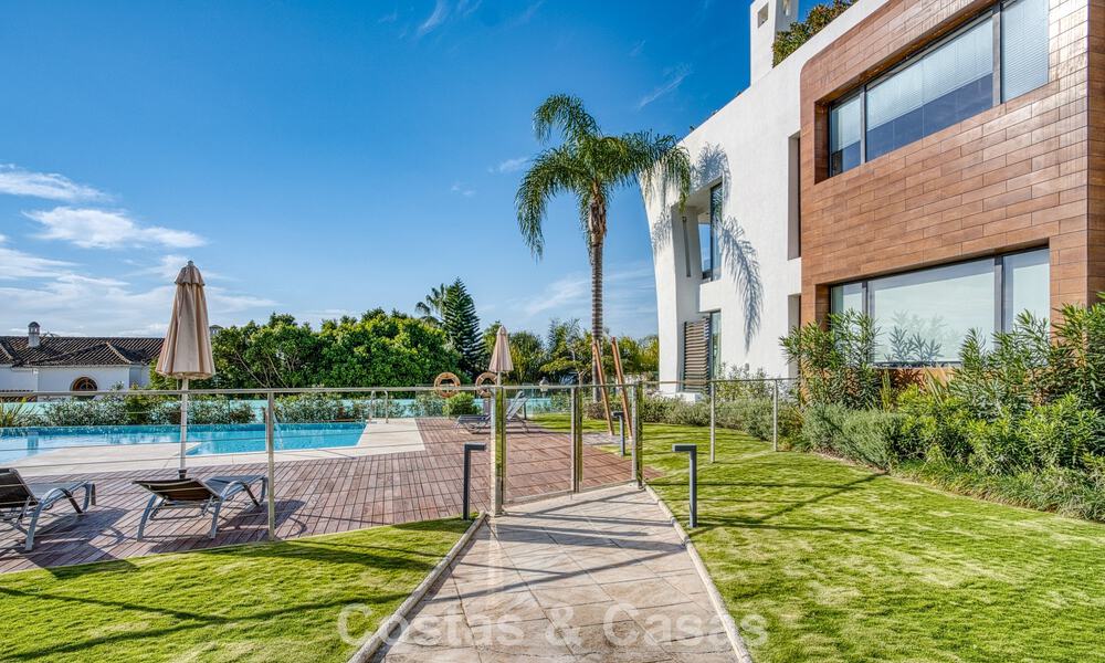 Luxurious duplex apartment for sale with sea views in a high-end Sierra Blanca complex on Marbella’s Golden Mile 774596