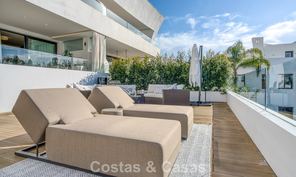Luxurious duplex apartment for sale with sea views in a high-end Sierra Blanca complex on Marbella’s Golden Mile 774603