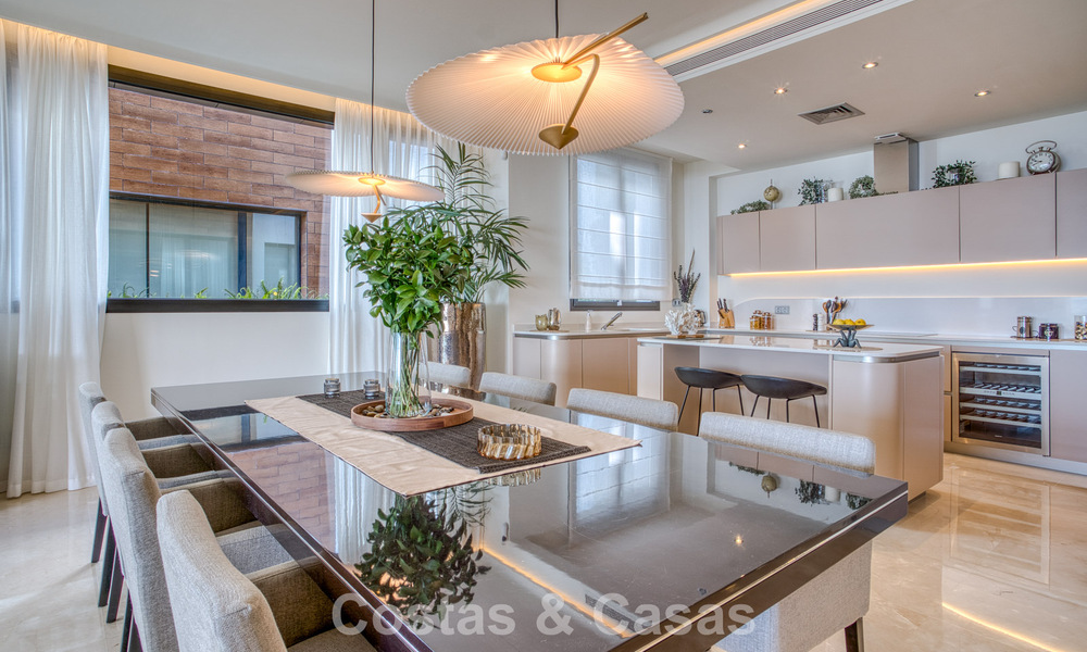 Luxurious duplex apartment for sale with sea views in a high-end Sierra Blanca complex on Marbella’s Golden Mile 774619