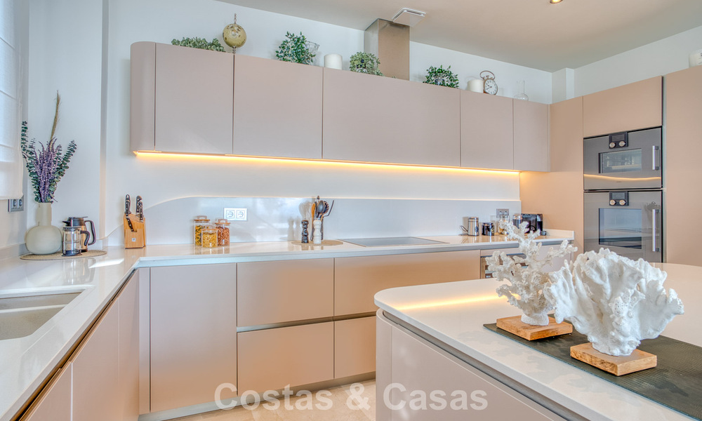 Luxurious duplex apartment for sale with sea views in a high-end Sierra Blanca complex on Marbella’s Golden Mile 774621