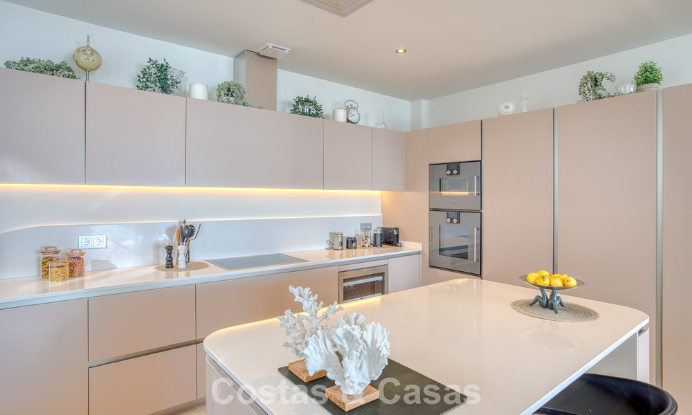 Luxurious duplex apartment for sale with sea views in a high-end Sierra Blanca complex on Marbella’s Golden Mile 774623