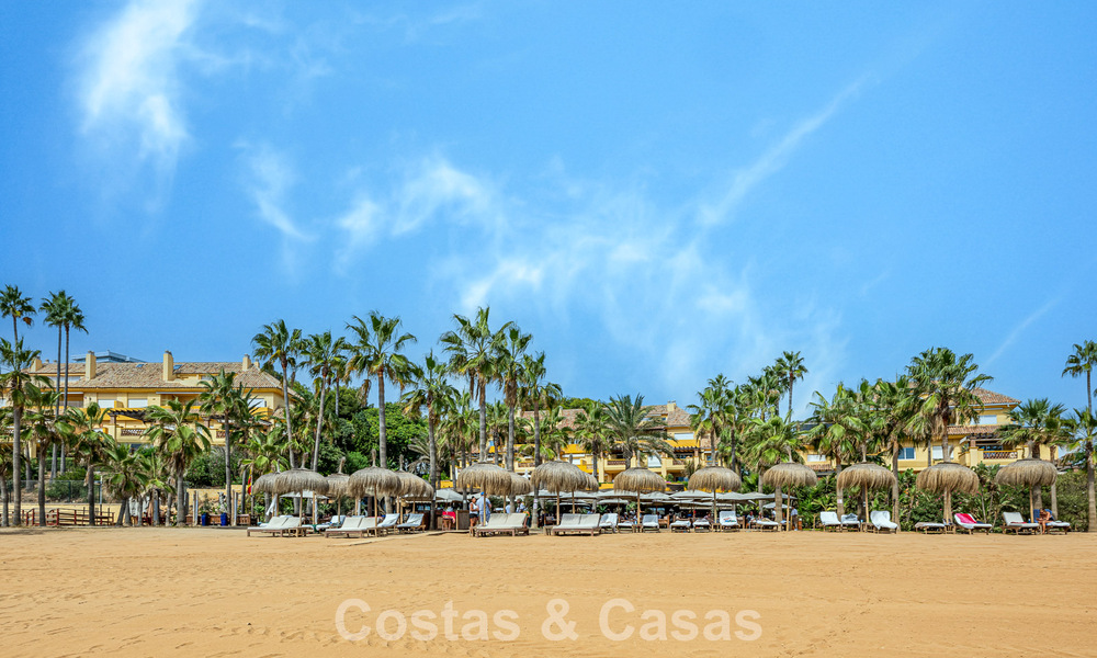 Spacious 3-bedroom apartment with panoramic sea views for sale in a beach complex east of Marbella centre 774629