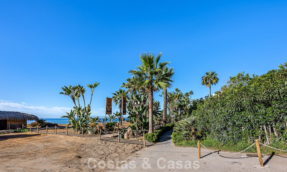 Spacious 3-bedroom apartment with panoramic sea views for sale in a beach complex east of Marbella centre 774647