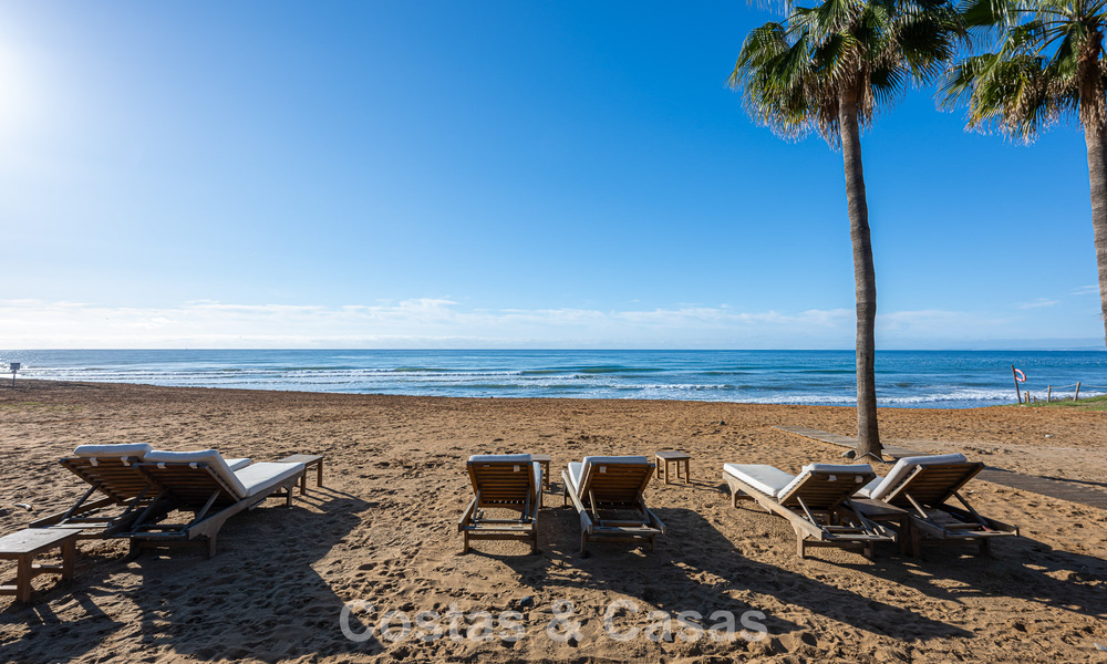 Spacious 3-bedroom apartment with panoramic sea views for sale in a beach complex east of Marbella centre 774650