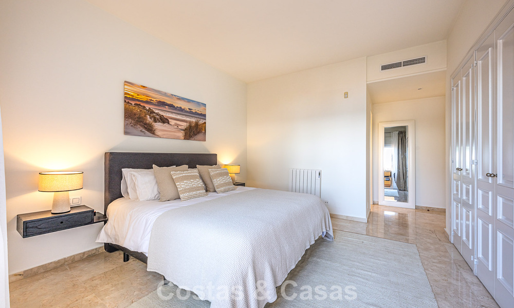 Spacious 3-bedroom apartment with panoramic sea views for sale in a beach complex east of Marbella centre 774661