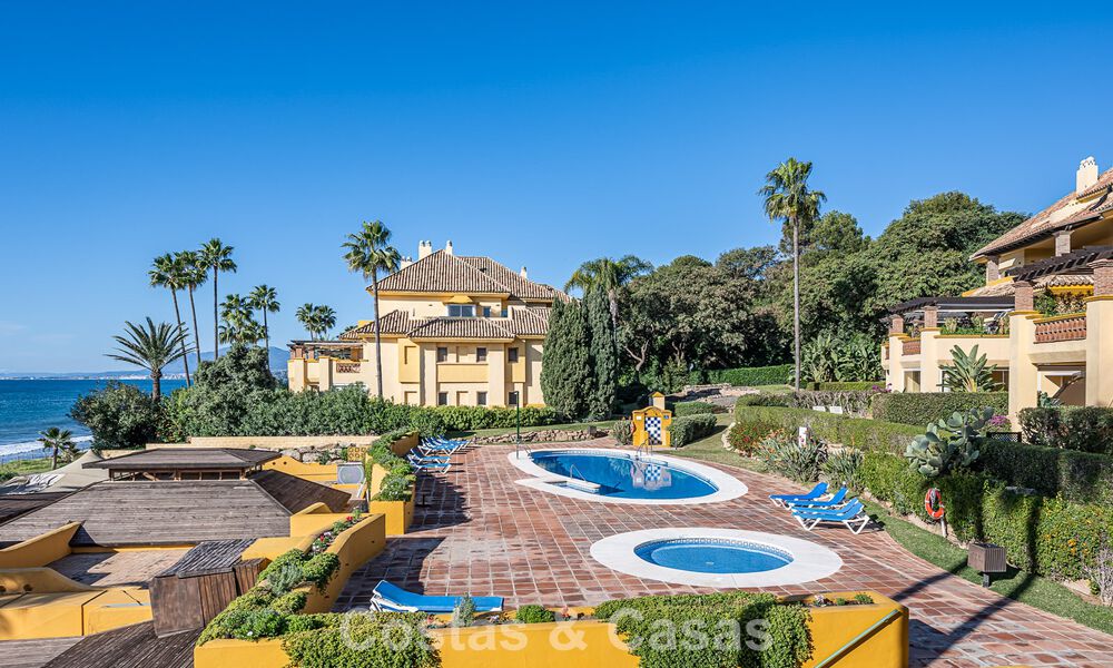 Spacious 3-bedroom apartment with panoramic sea views for sale in a beach complex east of Marbella centre 774665