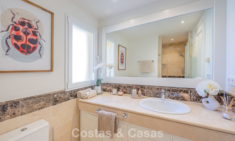 Spacious 3-bedroom apartment with panoramic sea views for sale in a beach complex east of Marbella centre 774668