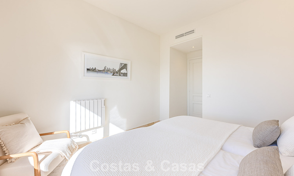 Spacious 3-bedroom apartment with panoramic sea views for sale in a beach complex east of Marbella centre 774680