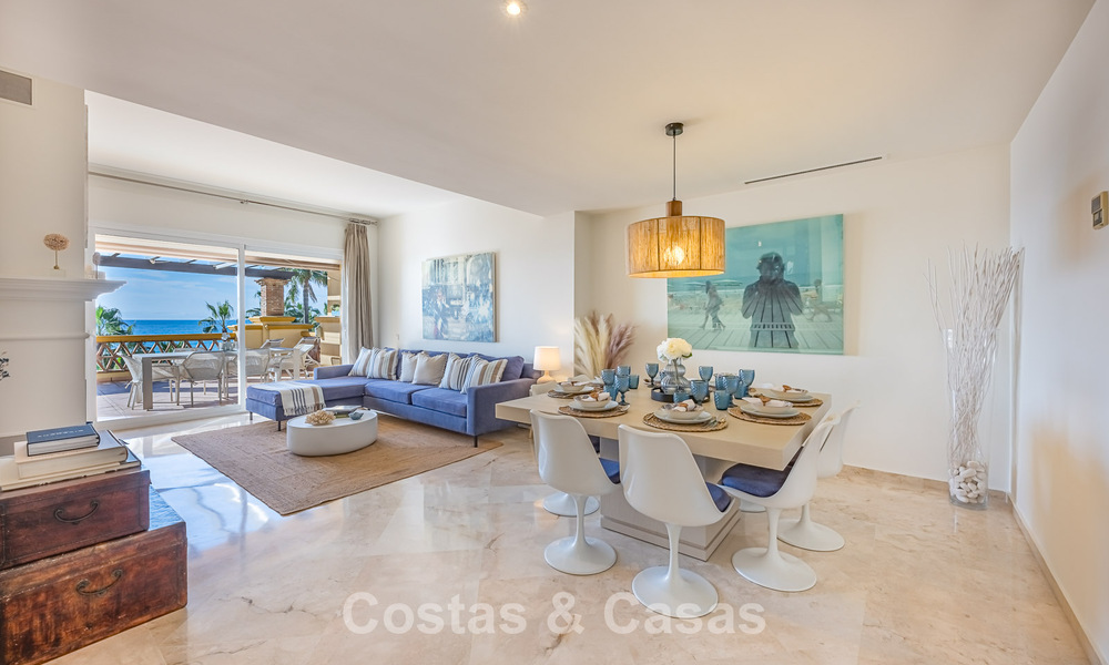 Spacious 3-bedroom apartment with panoramic sea views for sale in a beach complex east of Marbella centre 774689