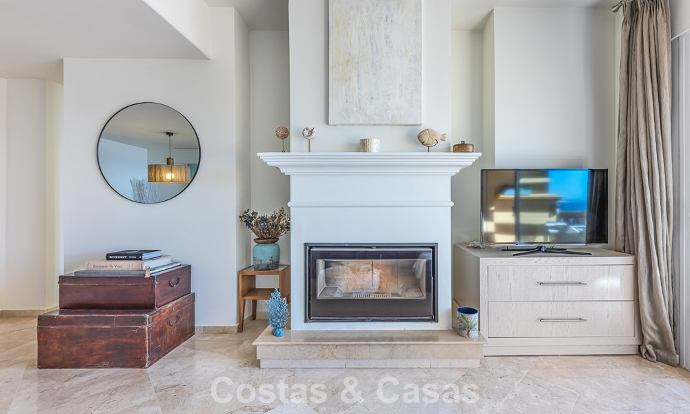 Spacious 3-bedroom apartment with panoramic sea views for sale in a beach complex east of Marbella centre 774696
