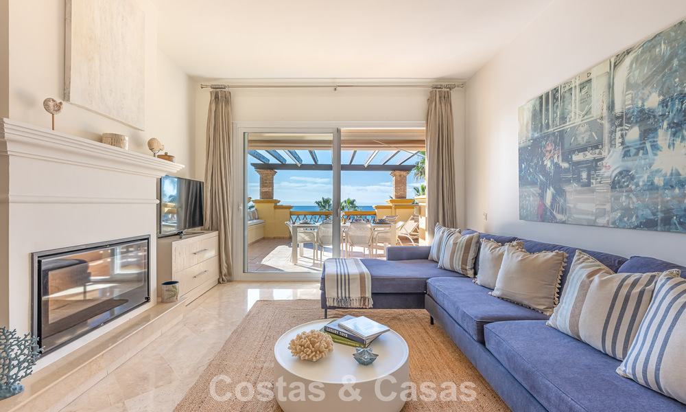 Spacious 3-bedroom apartment with panoramic sea views for sale in a beach complex east of Marbella centre 774698