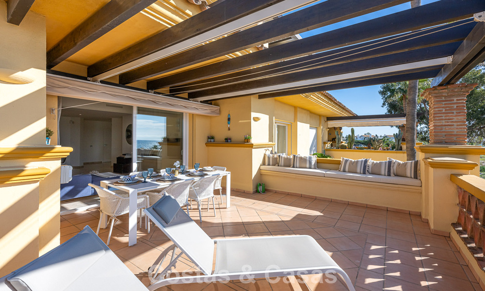Spacious 3-bedroom apartment with panoramic sea views for sale in a beach complex east of Marbella centre 774705