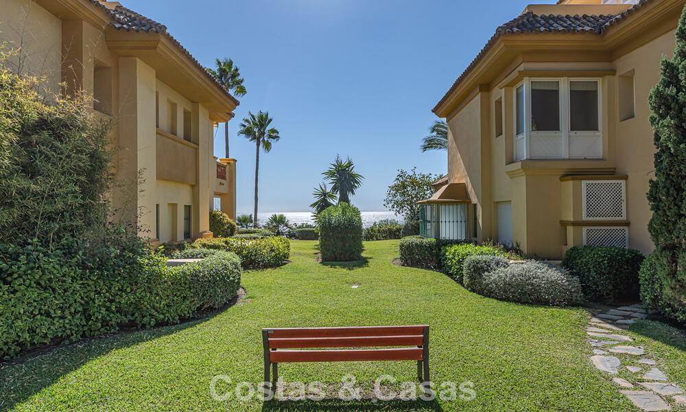 Spacious 3-bedroom apartment with panoramic sea views for sale in a beach complex east of Marbella centre 774721