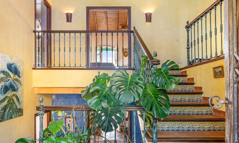Andalusian luxury villa for sale, in the exclusive and secure area of El Madroñal, Marbella - Benahavis 774818