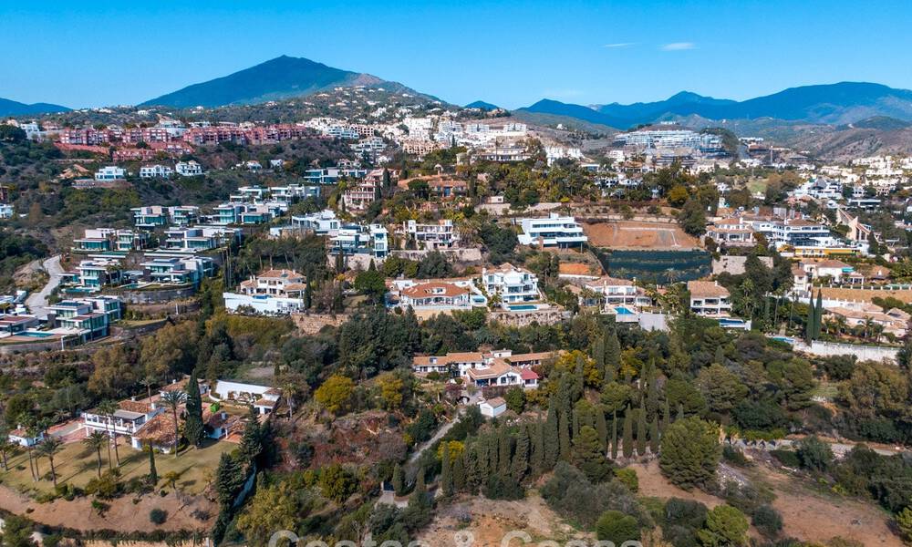 Classic Mediterranean villa for sale with panoramic sea views in an exclusive gated community in Marbella - Benahavis 774918