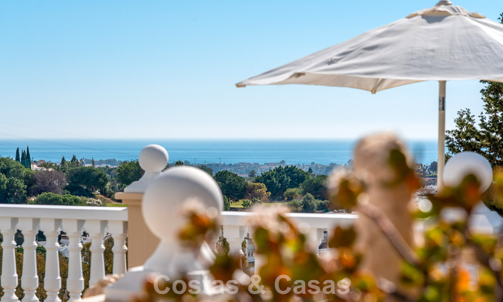 Classic Mediterranean villa for sale with panoramic sea views in an exclusive gated community in Marbella - Benahavis 774920