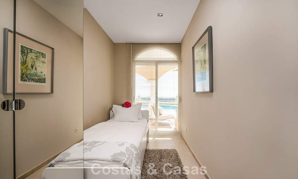 Classic Mediterranean villa for sale with panoramic sea views in an exclusive gated community in Marbella - Benahavis 774926