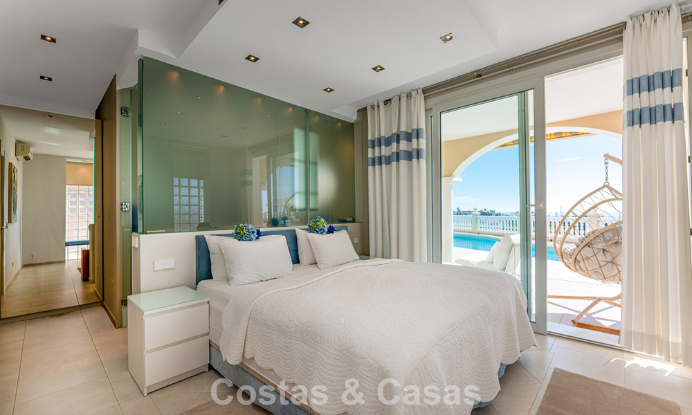 Classic Mediterranean villa for sale with panoramic sea views in an exclusive gated community in Marbella - Benahavis 774929
