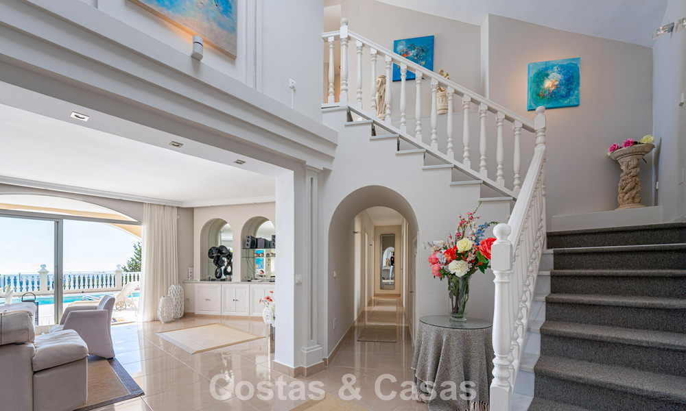 Classic Mediterranean villa for sale with panoramic sea views in an exclusive gated community in Marbella - Benahavis 774930