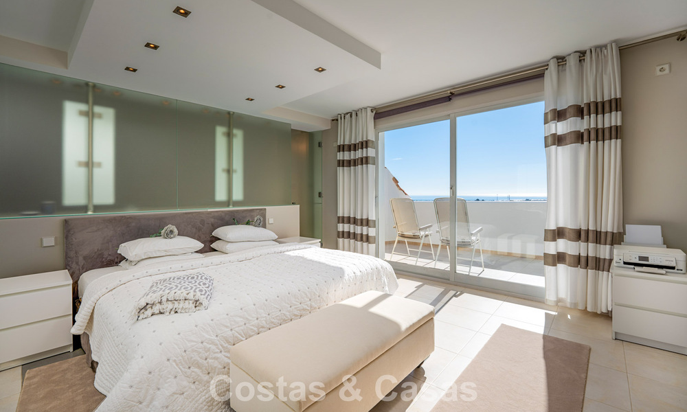 Classic Mediterranean villa for sale with panoramic sea views in an exclusive gated community in Marbella - Benahavis 774931