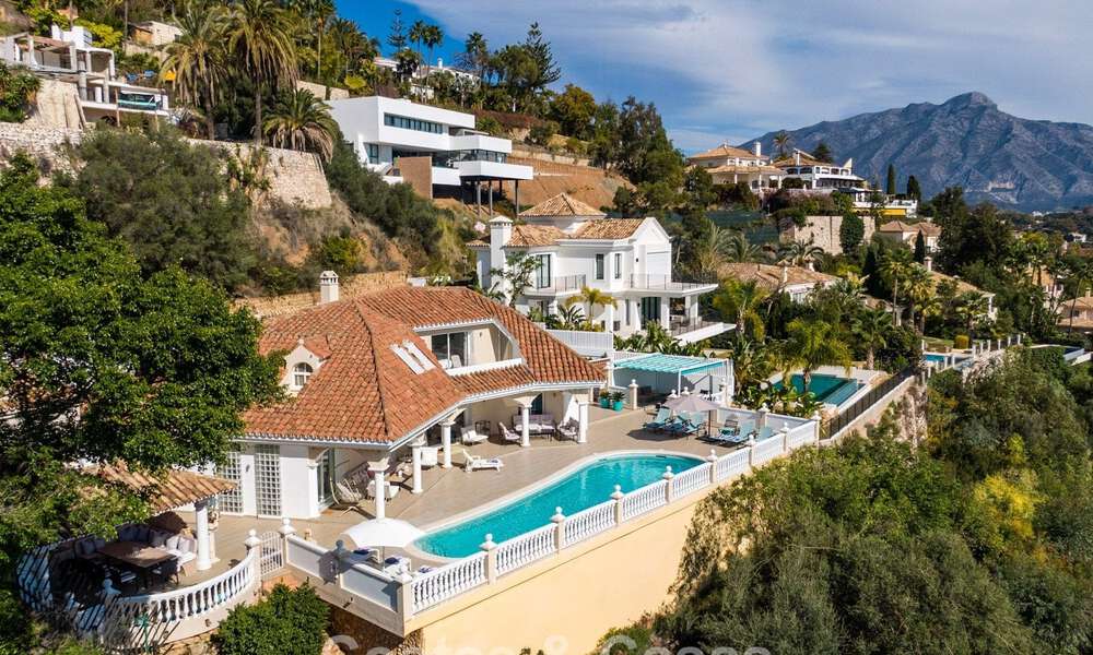 Classic Mediterranean villa for sale with panoramic sea views in an exclusive gated community in Marbella - Benahavis 774936