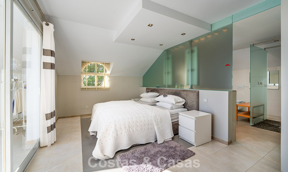Classic Mediterranean villa for sale with panoramic sea views in an exclusive gated community in Marbella - Benahavis 774937