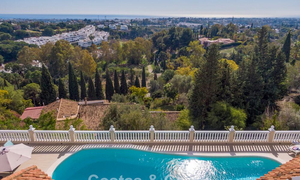 Classic Mediterranean villa for sale with panoramic sea views in an exclusive gated community in Marbella - Benahavis 774939