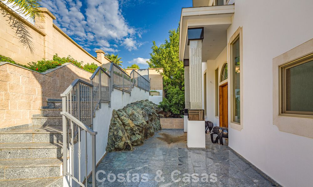 Majestic luxury villa with stunning sea views for sale, in a sought after urbanisation of Benahavis - Marbella 774950