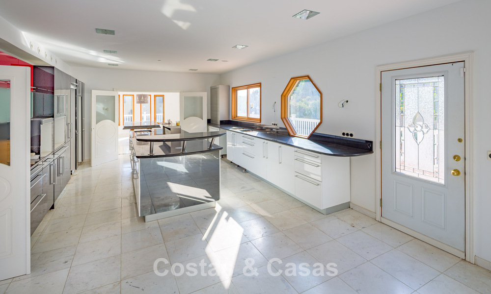 Majestic luxury villa with stunning sea views for sale, in a sought after urbanisation of Benahavis - Marbella 774954