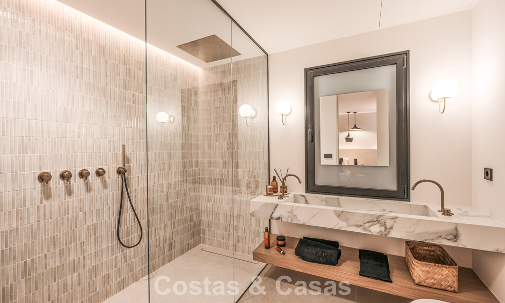 Luxurious renovated townhouse with sea views for sale, in a gated community on Marbella’s Golden Mile 774966