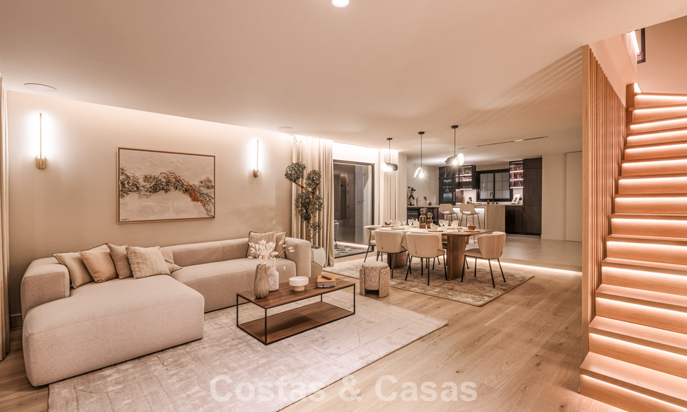 Luxurious renovated townhouse with sea views for sale, in a gated community on Marbella’s Golden Mile 774971