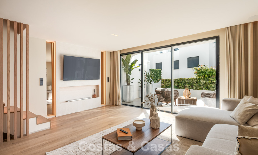 Luxurious renovated townhouse with sea views for sale, in a gated community on Marbella’s Golden Mile 774976