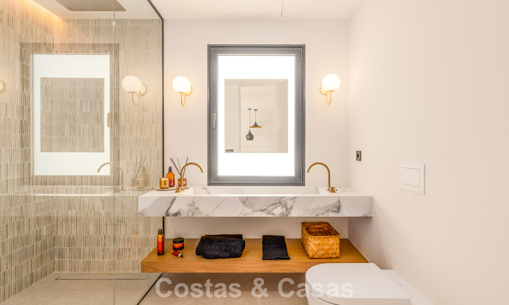 Luxurious renovated townhouse with sea views for sale, in a gated community on Marbella’s Golden Mile 774984