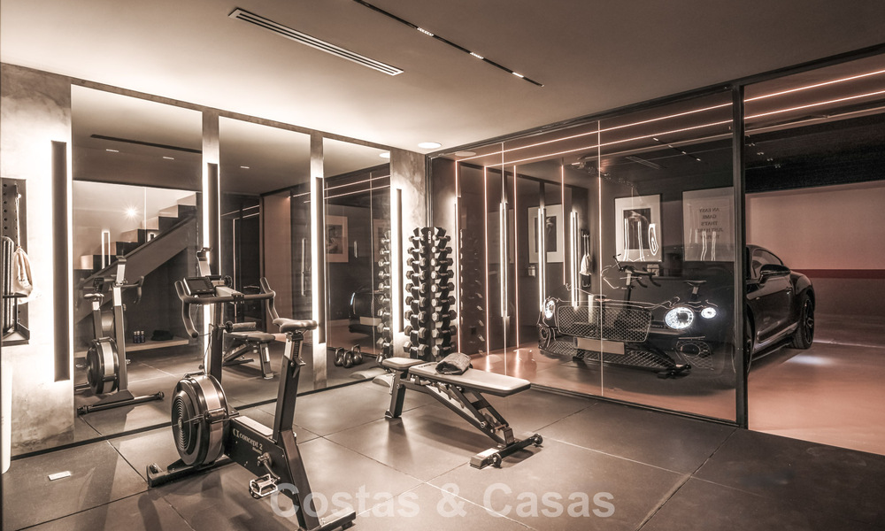 Luxurious renovated townhouse with sea views for sale, in a gated community on Marbella’s Golden Mile 774992