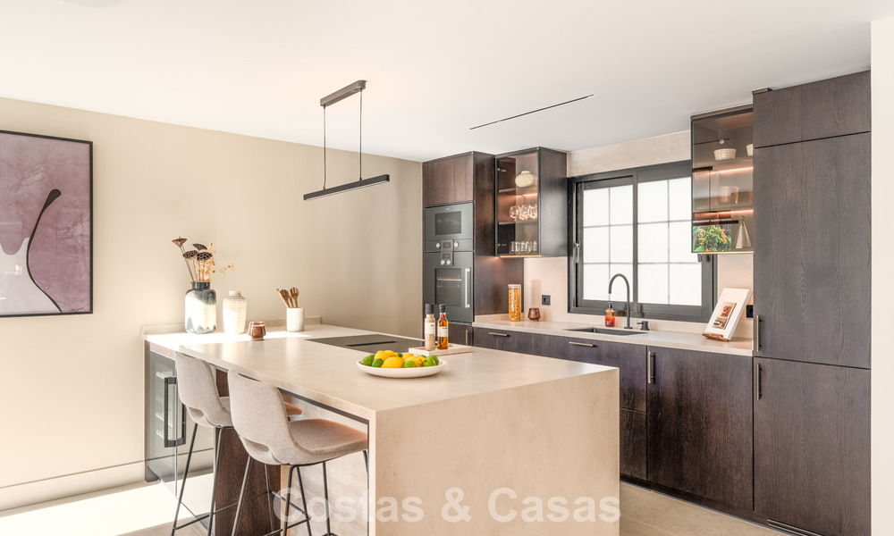 Luxurious renovated townhouse with sea views for sale, in a gated community on Marbella’s Golden Mile 774994