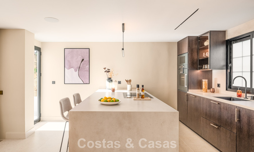 Luxurious renovated townhouse with sea views for sale, in a gated community on Marbella’s Golden Mile 774995