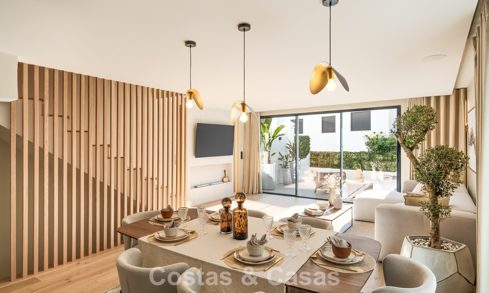 Luxurious renovated townhouse with sea views for sale, in a gated community on Marbella’s Golden Mile 774996