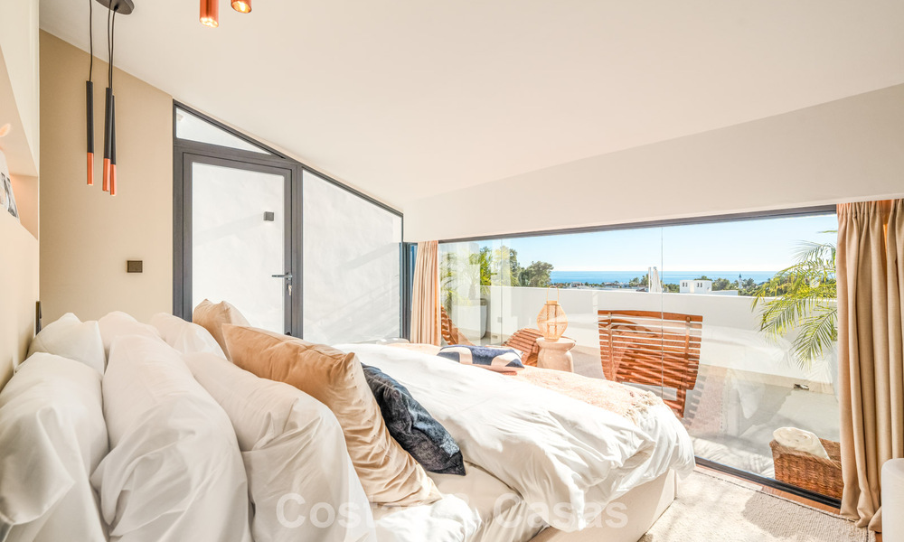 Luxurious renovated townhouse with sea views for sale, in a gated community on Marbella’s Golden Mile 774997