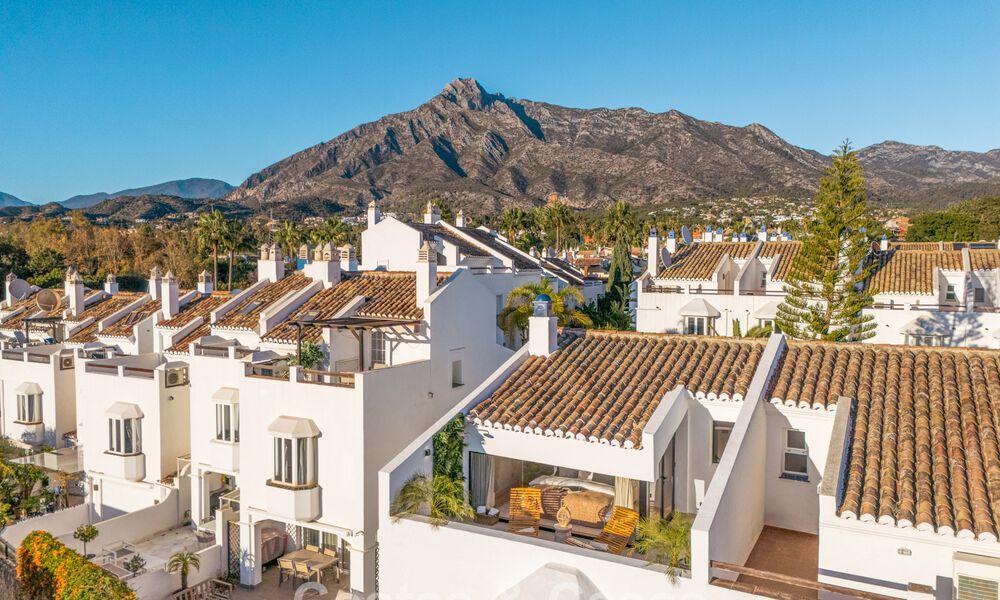 Luxurious renovated townhouse with sea views for sale, in a gated community on Marbella’s Golden Mile 774998