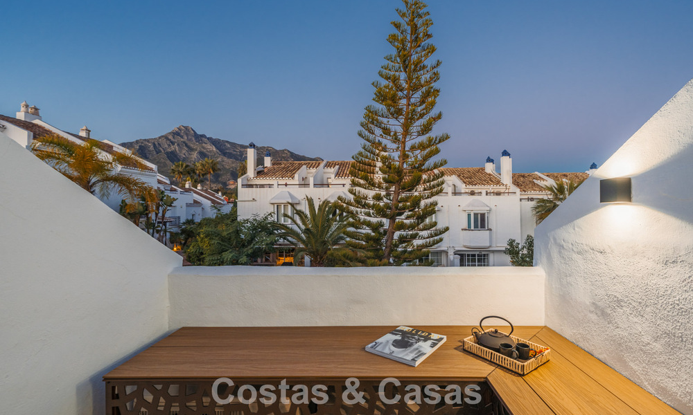 Luxurious renovated townhouse with sea views for sale, in a gated community on Marbella’s Golden Mile 774999