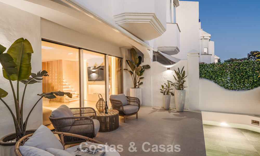 Luxurious renovated townhouse with sea views for sale, in a gated community on Marbella’s Golden Mile 775001