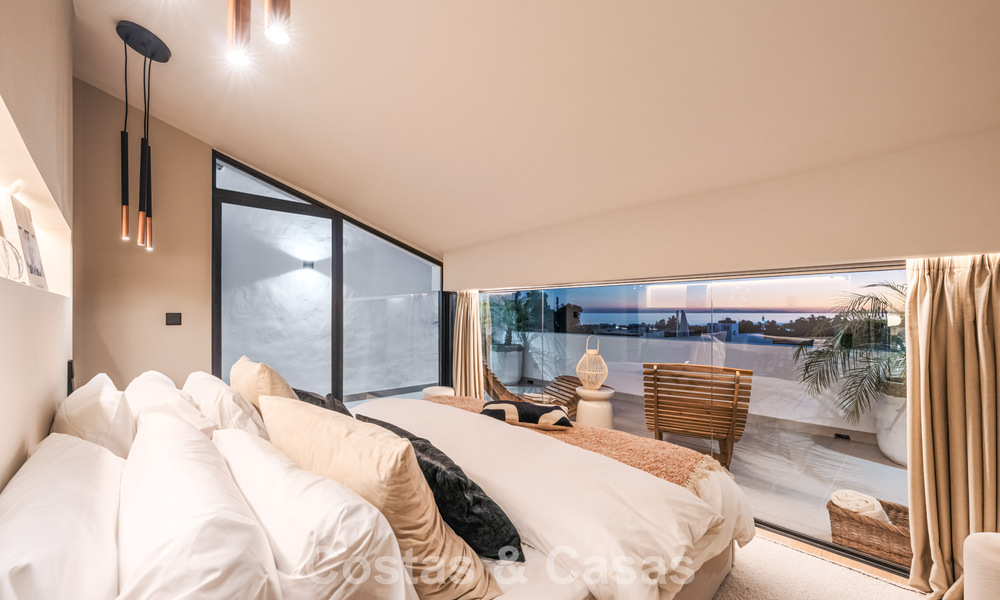 Luxurious renovated townhouse with sea views for sale, in a gated community on Marbella’s Golden Mile 775003