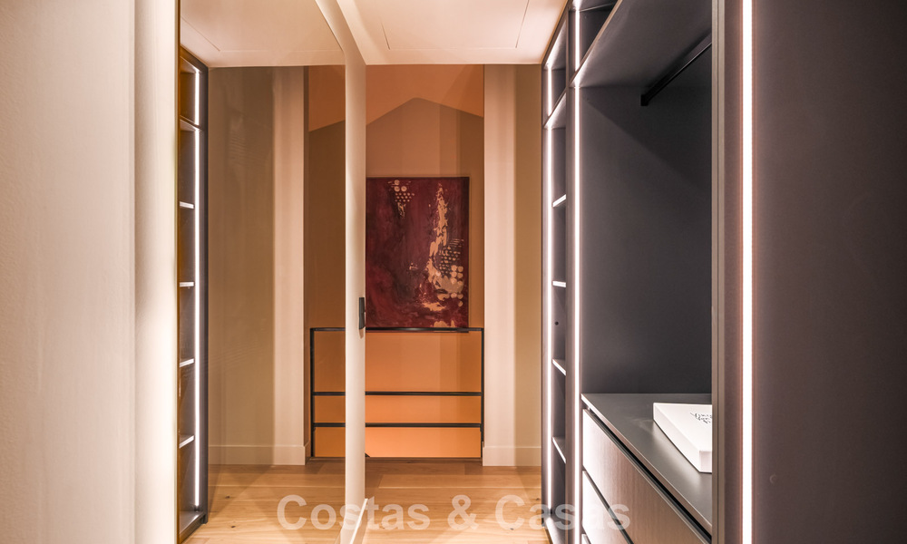 Luxurious renovated townhouse with sea views for sale, in a gated community on Marbella’s Golden Mile 775005